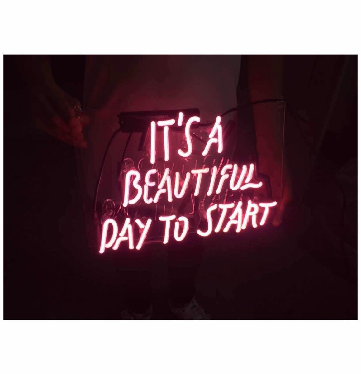 ネオンサイン、『ITS A BEAUTIFUL DAY TO START』NEON SIGN 、ディスプレイ サインボード、ギフト、 省エネカフェ 喫茶店、広告用看板