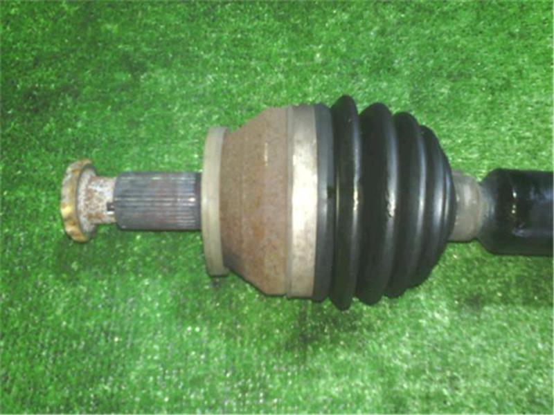  Volkswagen original Polo { 9NBJX } right front drive shaft P30300-22027233