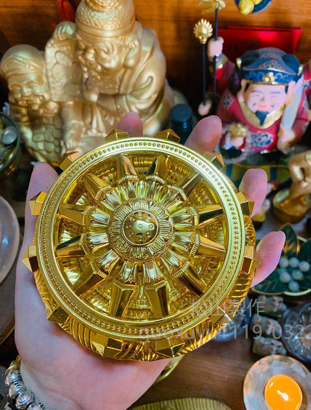 とっておきし新春福袋 「密教法具 寺院用仏具」輪宝&輪羯台セット 金メッキ 直径 12cm 仏具一般 とっておきし新春福袋 「密教法具 寺院用仏具」輪宝&輪羯台セット 金メッキ 直径 12cm 仏具一般
