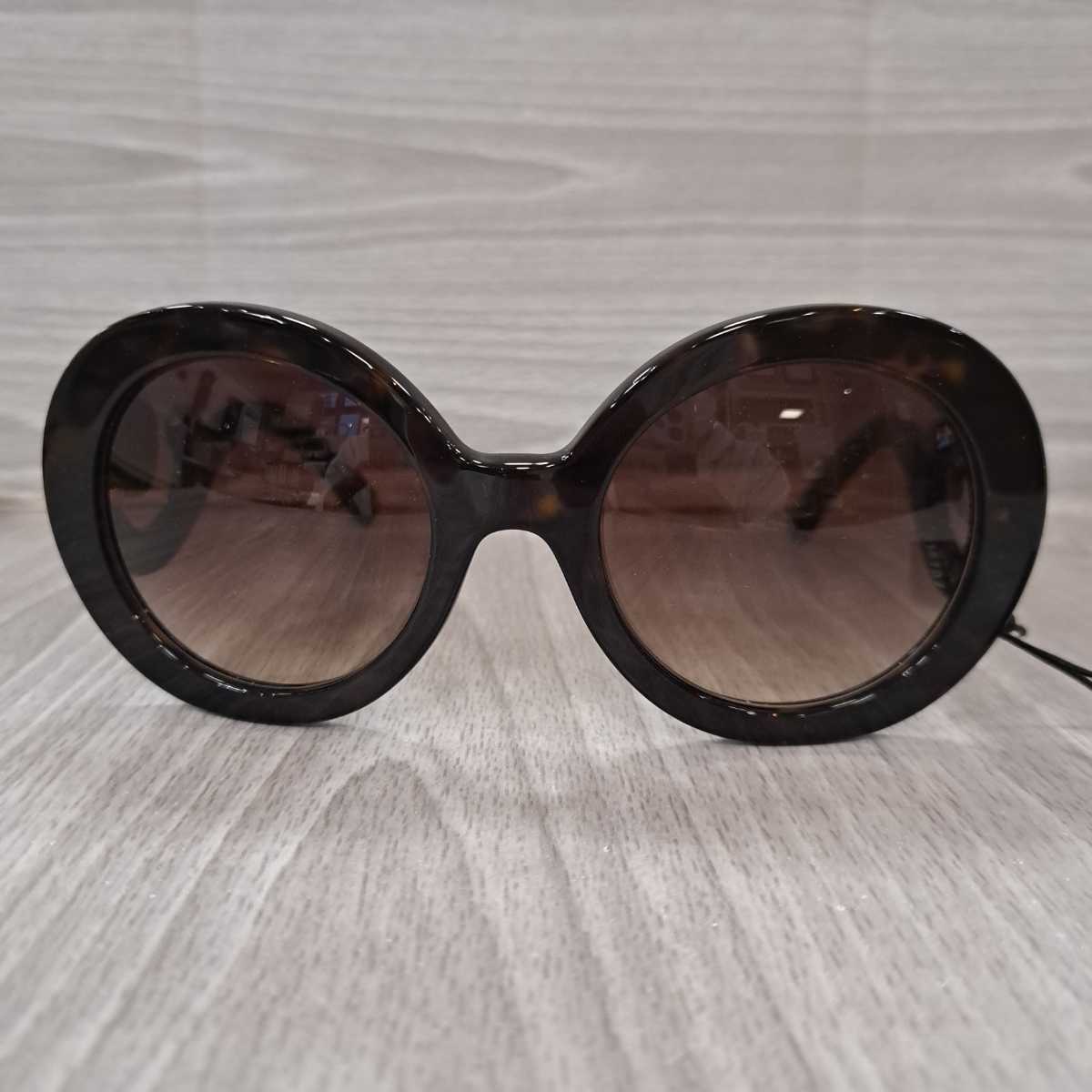 PRADA プラダ サングラス バロック 超人気モデル hydeさん着 PRADA プラダ サングラス バロック 超人気モデル hydeさん着