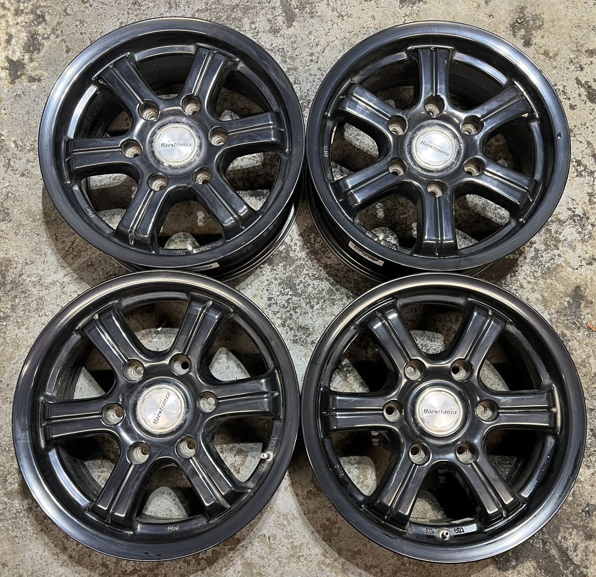 日本限定 HI-BLOCK TYPE-MAX 15インチ×6J+33 PCD139.7/6 タイヤ