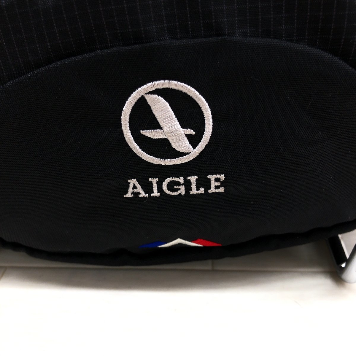 ●美品 AIGLE エーグル ロゴ刺繍 ウエストポーチ 黒 ブラック ボディバッグ アウトドア メンズ 男性用 紳士の画像3