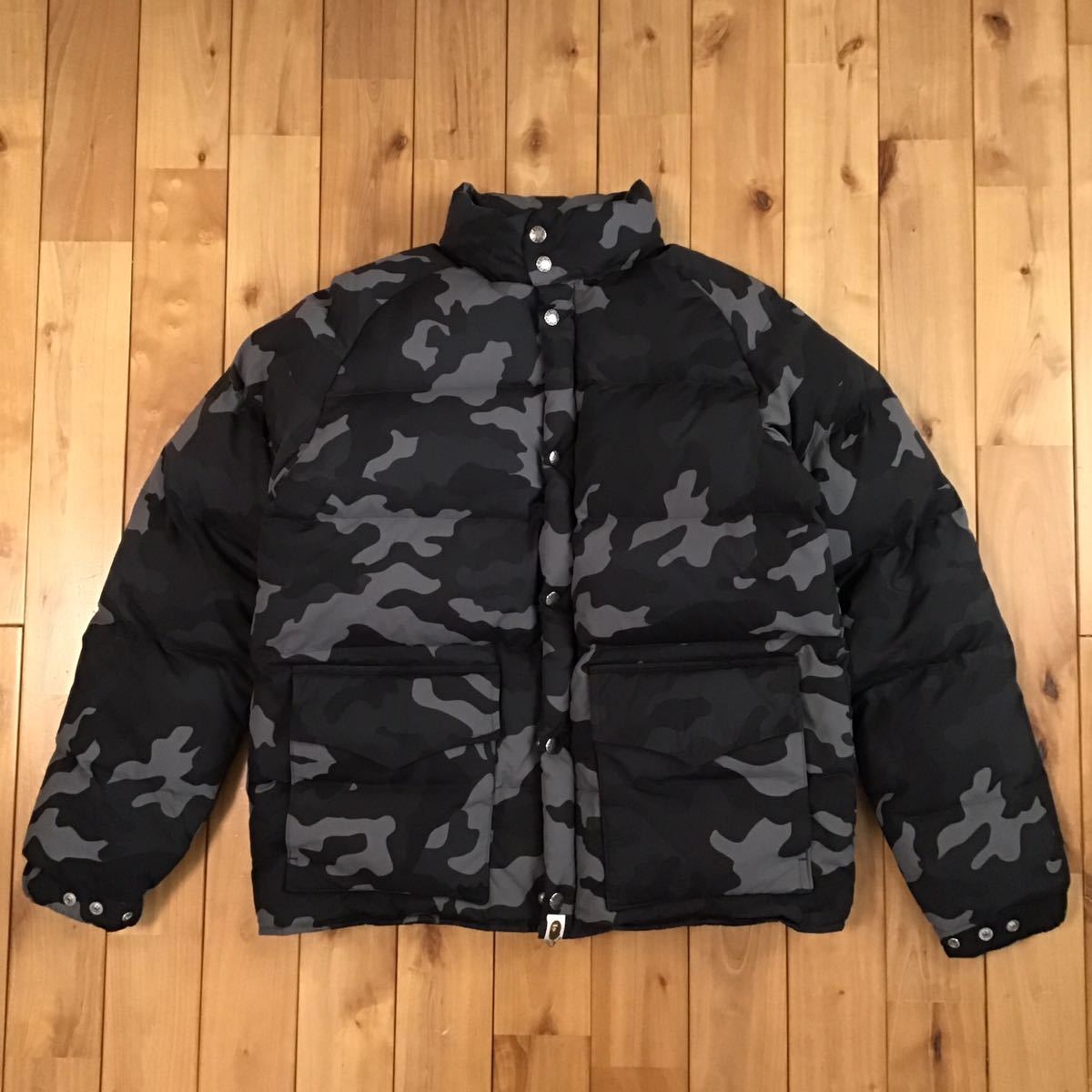 Woodland camo ダウンジャケット Mサイズ a bathing ape BAPE down jacket エイプ ベイプ アベイシングエイプ 迷彩 ウッドランドカモ i7787