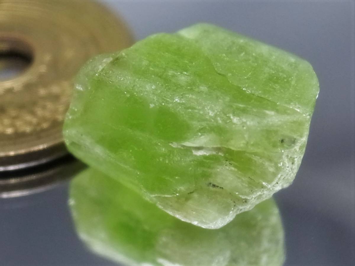 16.90ct 大粒サイズ・アップルグリーン・天然ペリドット原石