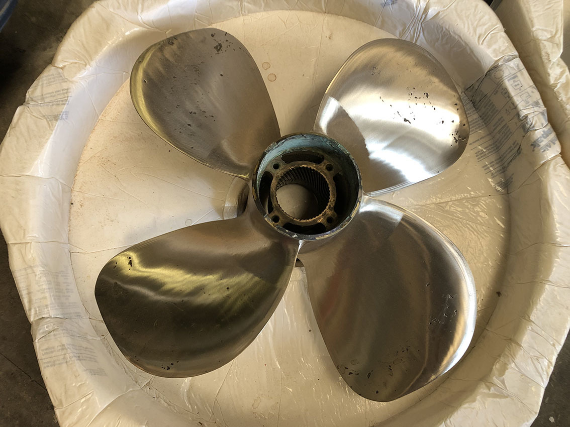 VOLVO PENTA IPSドライブユニット用プロペラ 中古品です。 VOLVO PENTA IPSドライブユニット用プロペラ 中古品です。