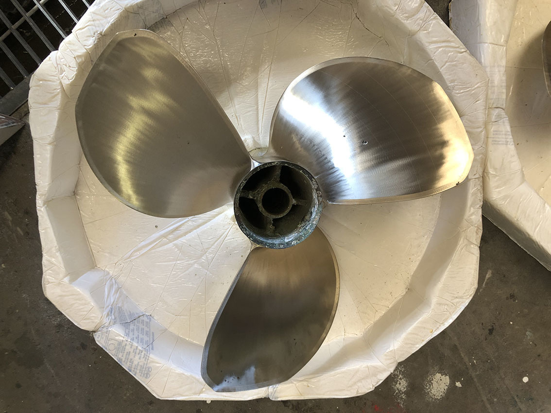 VOLVO PENTA IPSドライブユニット用プロペラ 中古品です。 VOLVO PENTA IPSドライブユニット用プロペラ 中古品です。