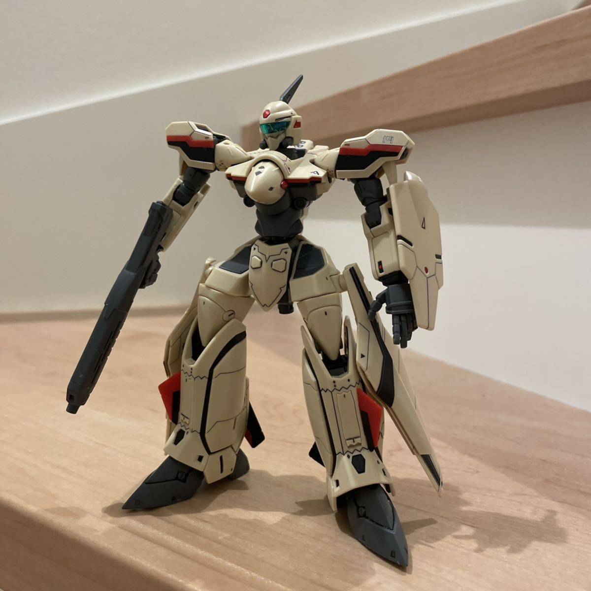 マクロスモデラーズのマクロスプラス完成品HG YF-19 スミ入れ済み-