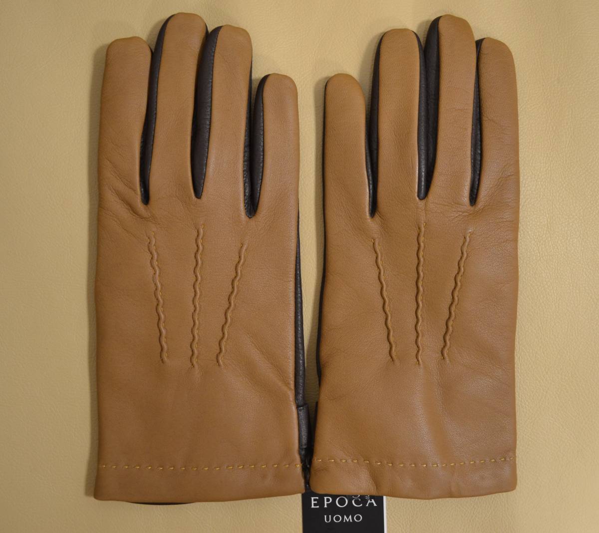 大人気新品 新品 未使用　タグ付き　メンズ手袋　EPOCA UOMO エポカ　革製手袋　　送料無料 皮革、レザー