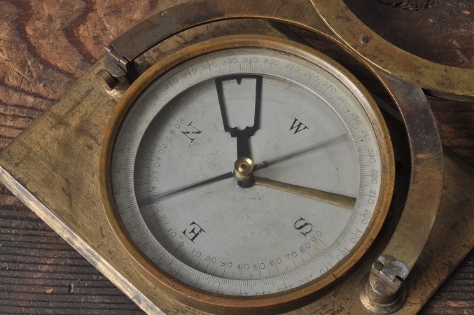 古い方位磁石 方位磁針 西洋アンティーク 真鍮製 測量器の画像3