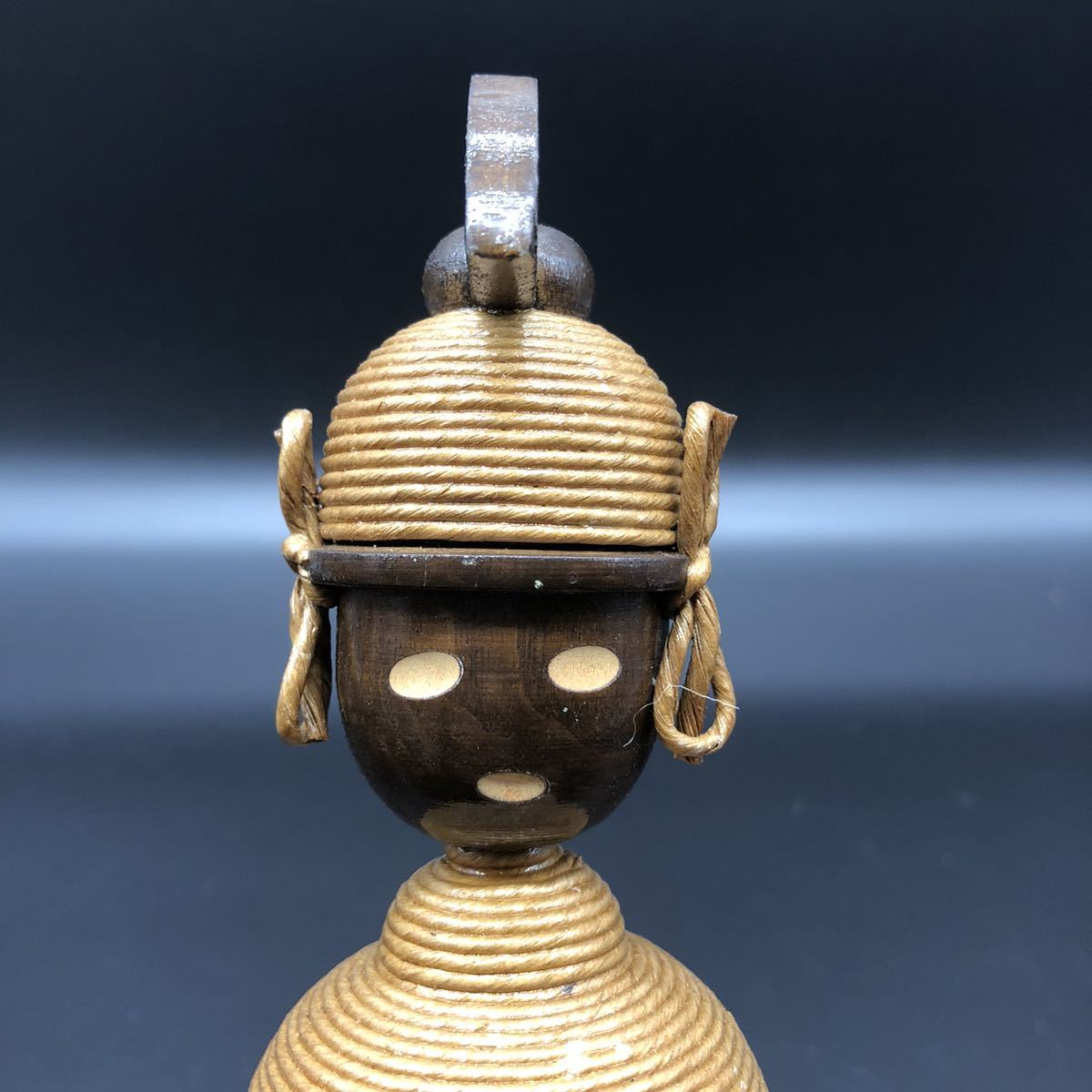 人形　こけし　置物　インテリア　オブジェ　木製で縄や布地があしらわれたアフリカの人形　 B4-15_画像4