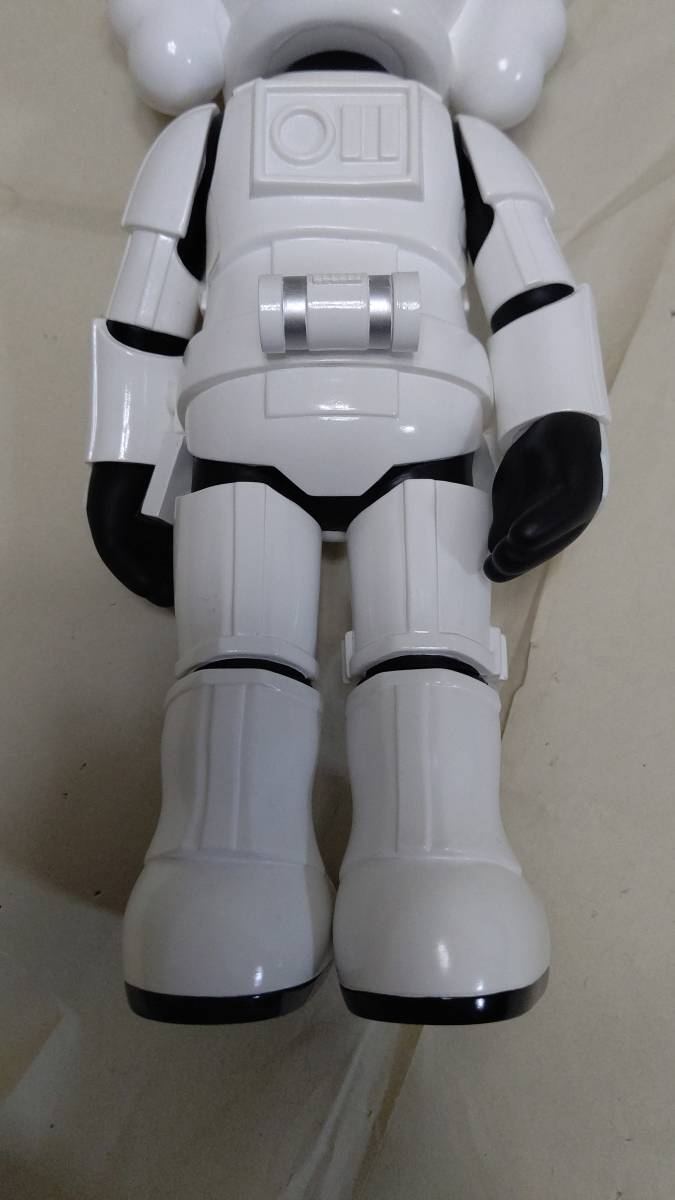 大人気定番商品 KAWS Storm Trooper カウズ ストーム トゥルーパー