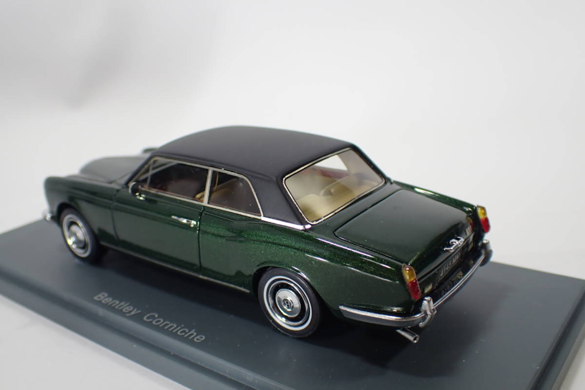 67462 BENTLEY CORNICHE ベントレー NEO44145 ミニカー 1/43 グリーンカラー 純正ケース付き_画像2