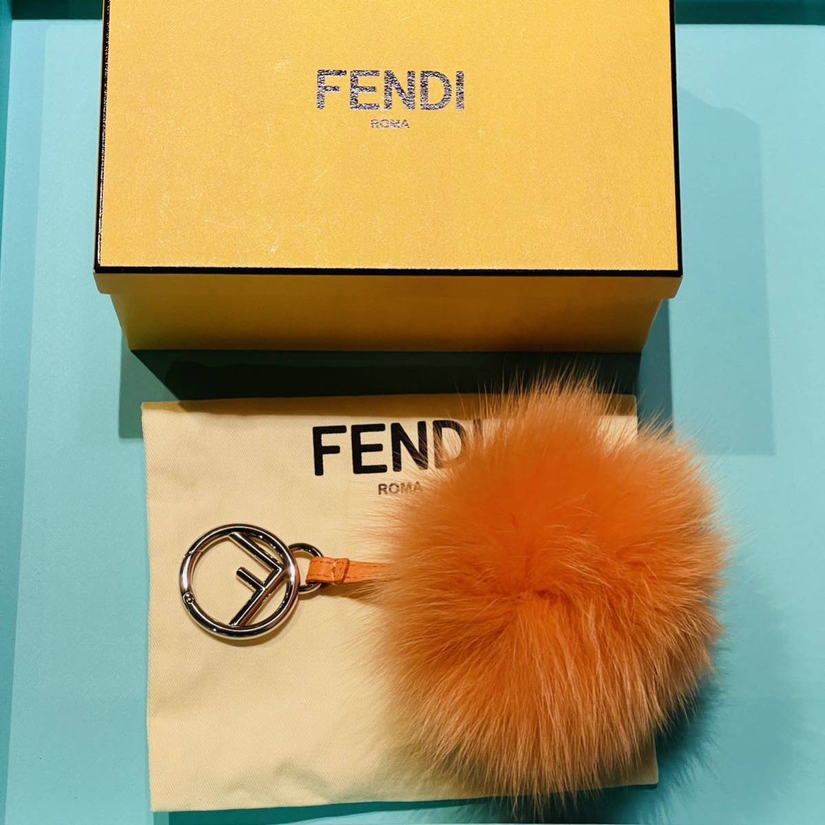 カウントフ⓶ ヤフオク! フェンディ ボンボンチャーム 美品 箱 - FENDI フォロワー - iecdigital.net