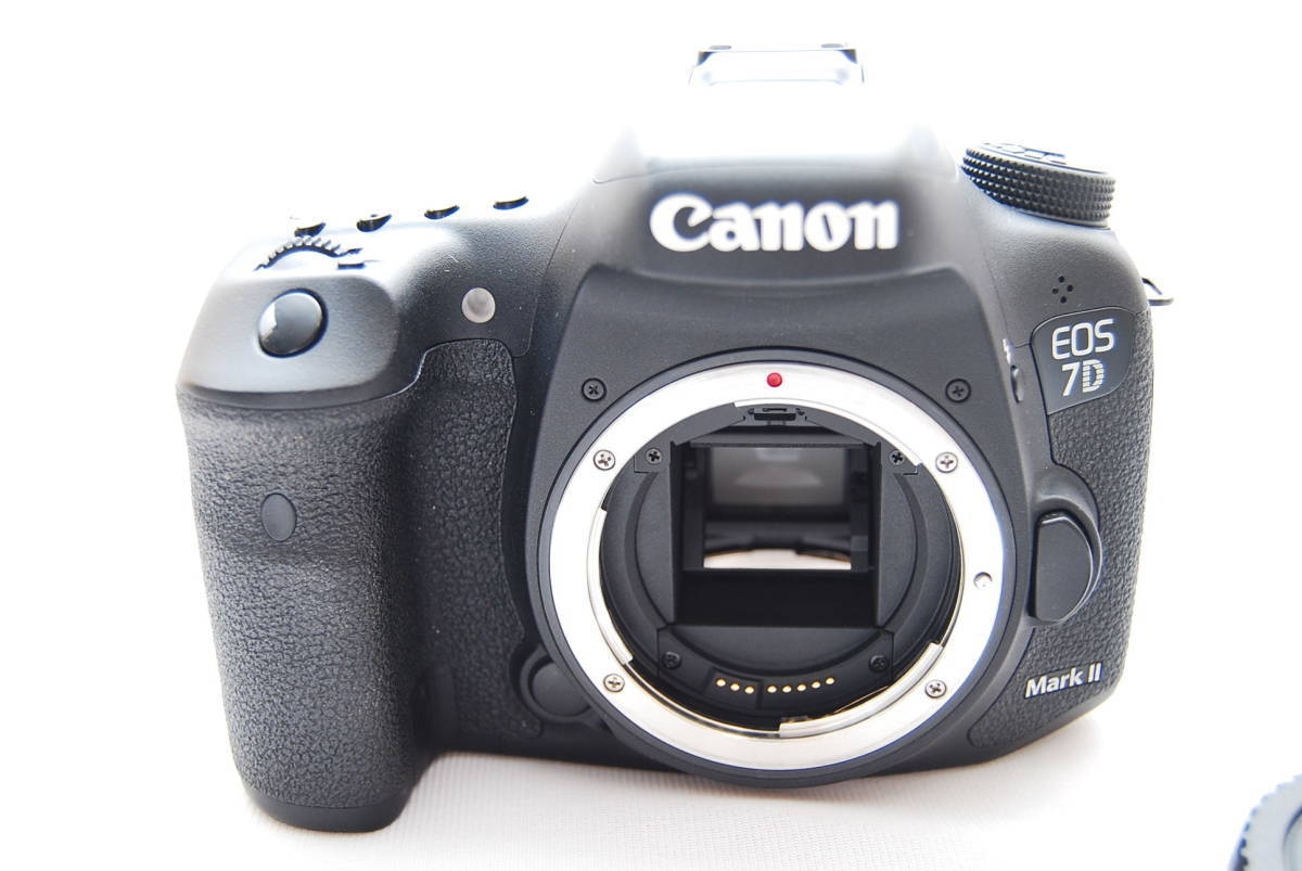 ☆極上美品 キャノン Canon デジタル一眼レフカメラ EOS 7D Mark II