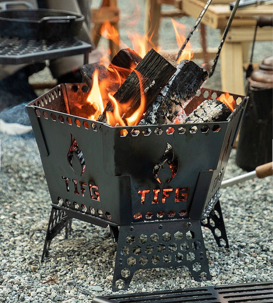 THE IRON FIELD GEAR × CAMP TOOLSハニカムファイヤーベース 焚き火台