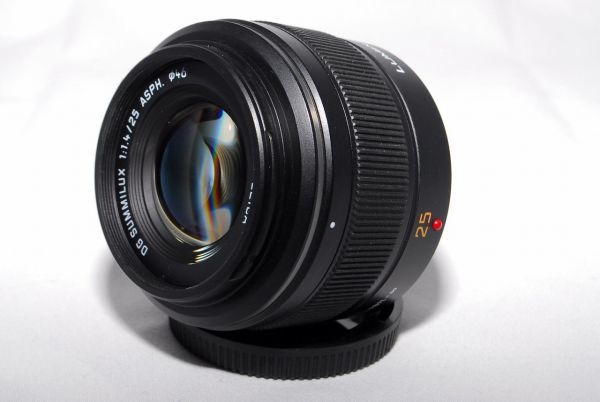 【新品級】パナソニック 単焦点レンズ マイクロフォーサーズ用 胩イカ DG SUMMILUX 25mm/F1.4 ASPH. ブラック H-X025 #81