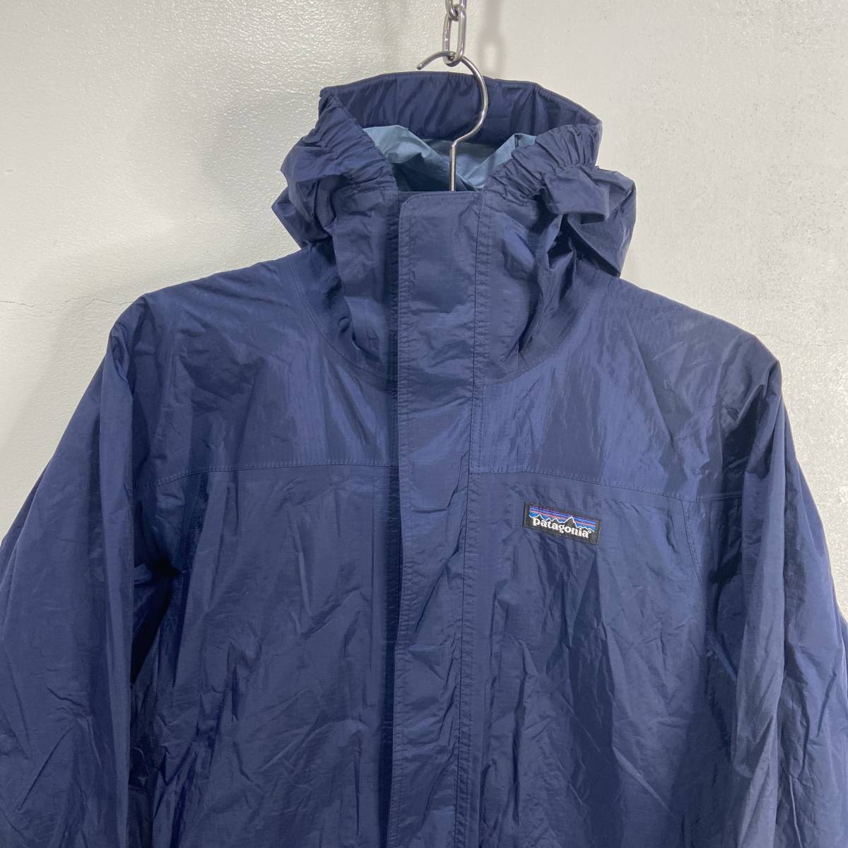 ☆送料無料☆Patagonia☆キッズ☆マウンテンパーカー☆ナイロン☆ネイビー☆キッズM☆難あり☆A23_画像2