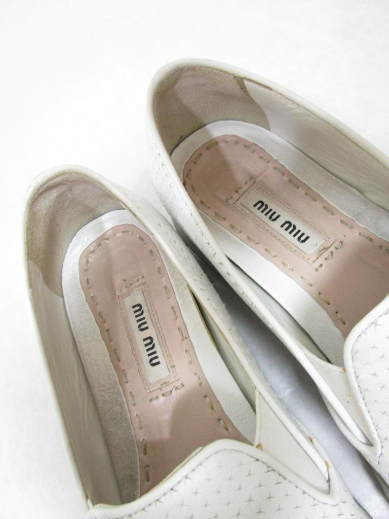 [ free shipping ] miu miu MiuMiu wear shoes white punching leather slip-on shoes size35.5 22.5. corresponding high brand /944936