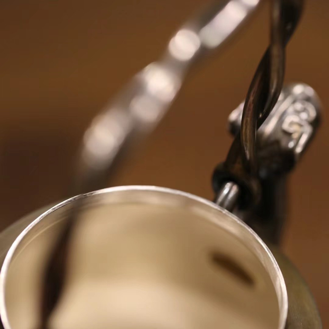 古銀 茶壺 蔵六居 造 純銀無紋提梁壷 銀瓶 煎茶 湯沸 急須 茶道具 南鐐 金工 茶器 時代物 銀純度99.9% LT-01116_画像5