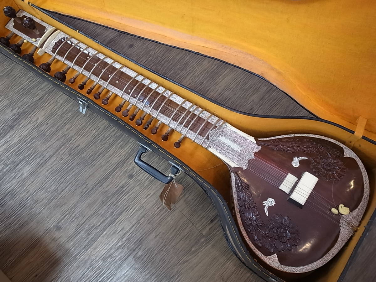 インド民族楽器シタール木彫り/ケース付/弦楽器Sitar・Indian music撥弦木製楽器ビートルズ/ストーンズ/ブライアン・ジョーンズ/エスニックの画像1