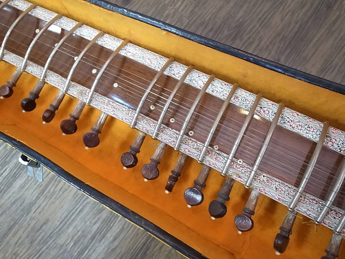 インド民族楽器シタール木彫り/ケース付/弦楽器Sitar・Indian music撥弦木製楽器ビートルズ/ストーンズ/ブライアン・ジョーンズ/エスニックの画像4