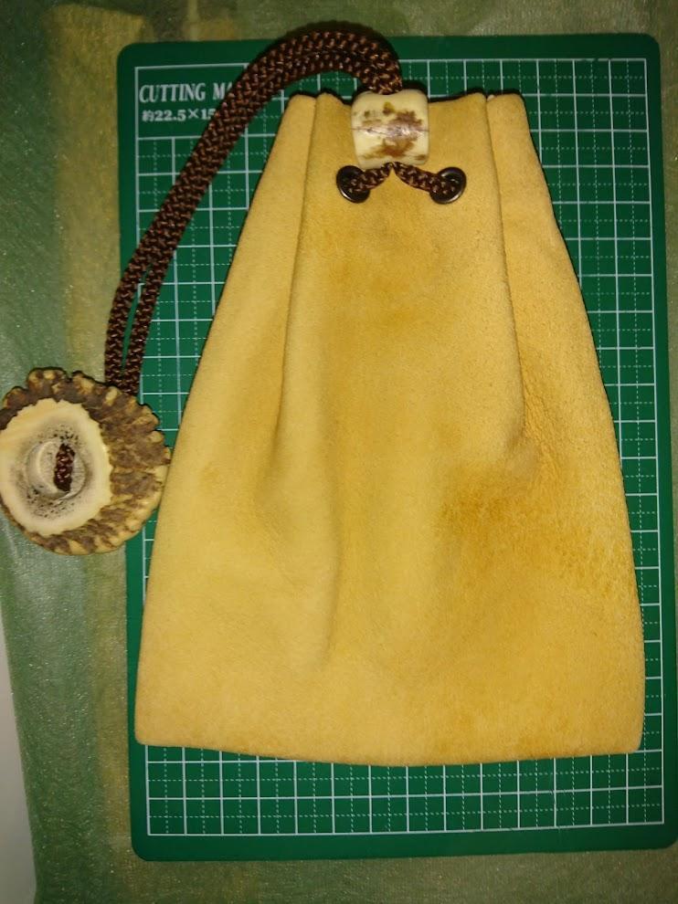 [ deer leather ] pouch ( deer angle. netsuke )/ cloth bag . cut sack smoke . inserting beige ocher unused adult man. .. item!