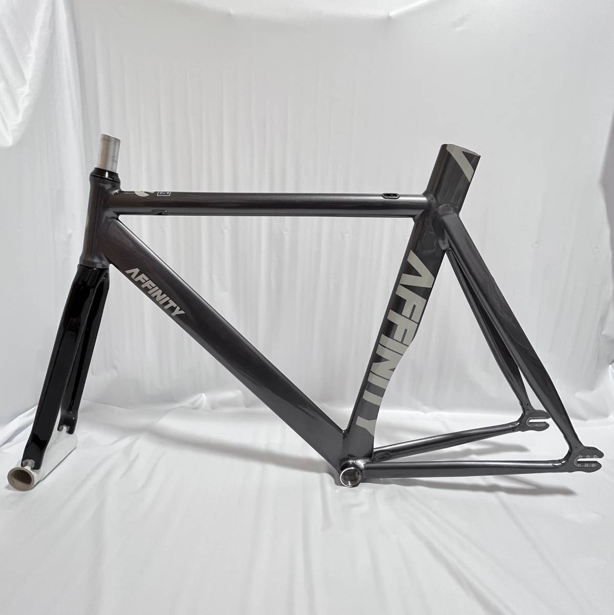 AFFINITY CYCLES アフィニティ キッシーナKISSENA フレーム Mサイズ