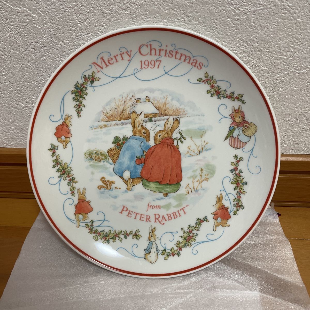 掘り出し物　ピーターラビット ウェッジウッド WEDGWOOD クリスマスプレート新品未使用品　イングランド製_画像1