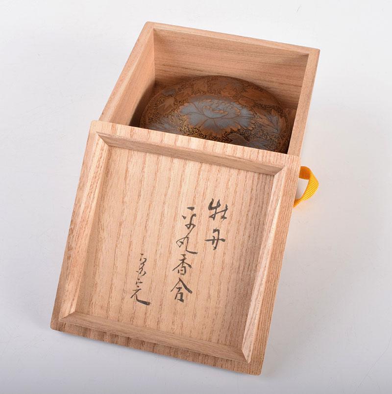 最新作の 牡丹文蒔絵 平丸香合 表千家十二代堀内宗完 兼中斎 書付箱