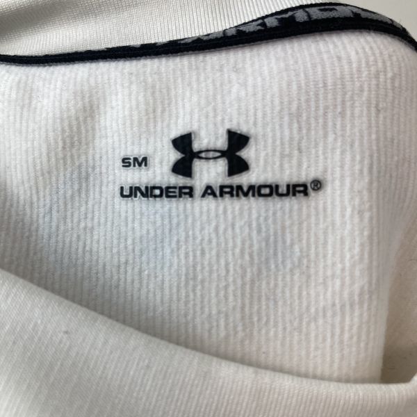 UNDER ARMOUR アンダーアーマー メンズ 長袖 トップス ホワイト 白色 SM Sサイズ 相当 ロゴ スポーツ ウェア 吸水速乾 インナー マーク