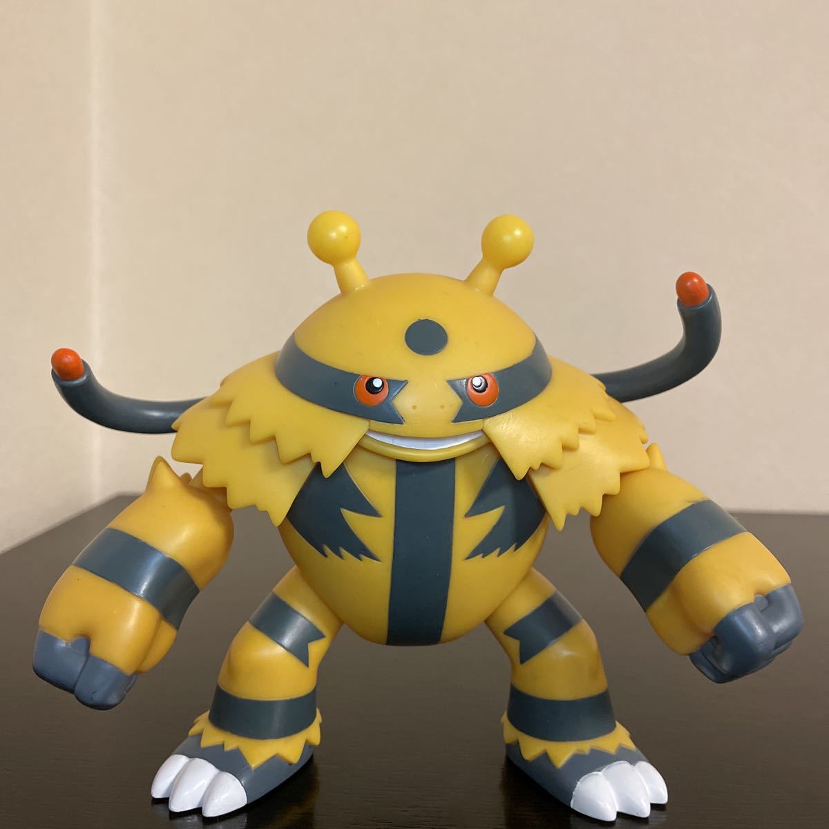 Yahoo!オークション - バトルヒーローズ エレキブル 中古品 Yahoo!オークション - バトルヒーローズ エレキブル 中古品