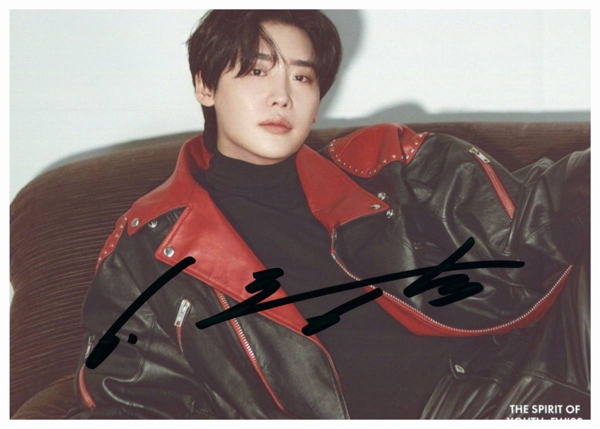 I 2L判 イ・ジョンソク Lee Jong-suk 韓国の俳優  直筆サイン写真 COA簡易証明書付 の画像1