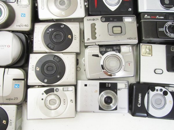 〔J1048〕 ジャンク フイルム カメラ APS（Canon MINOLTA KONICA OLYMPUS FUJIFILM Nikon Kyocera など）まとめ売り 42台 同梱不可の画像5