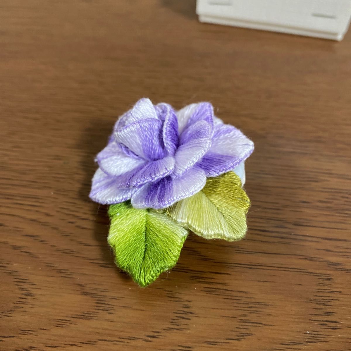 刺繍ブローチ 薔薇ブローチ 立体ブローチ