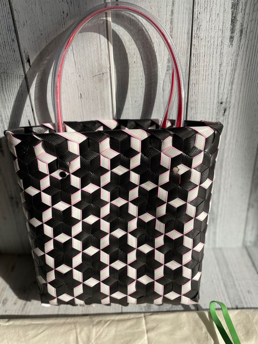 極美品 MARNI マルニ MARKET GALAXY コロンビア産 ピンク かご ハンド バッグ