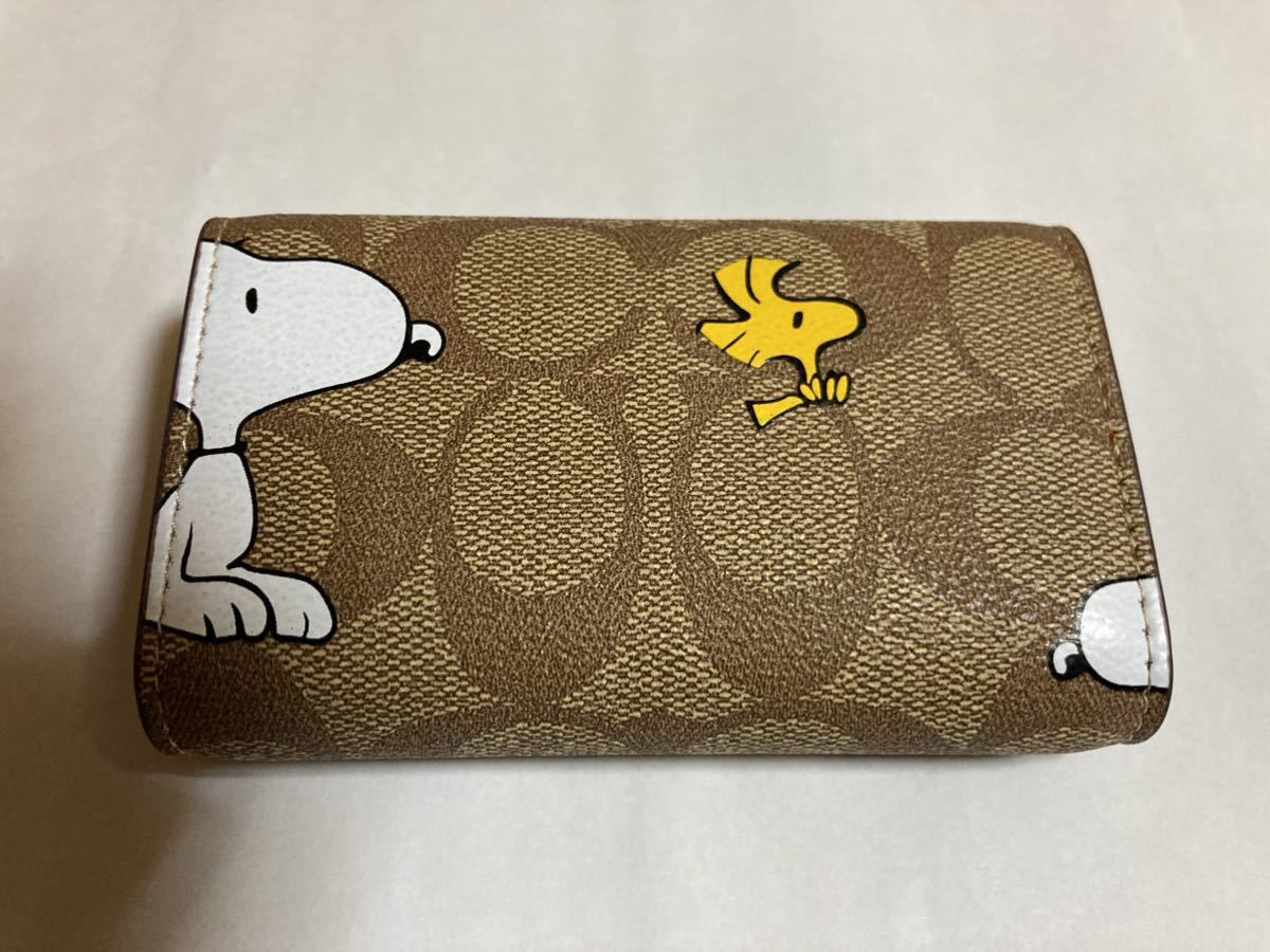 58%OFF!】 最新作新品 コーチxピーナッツコラボ5連キーケース カーキ x