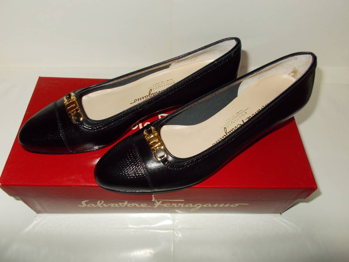 ●Salvatore Ferragamo NEWTON パンプス 黒 サイズ5C　未使用品●_画像1