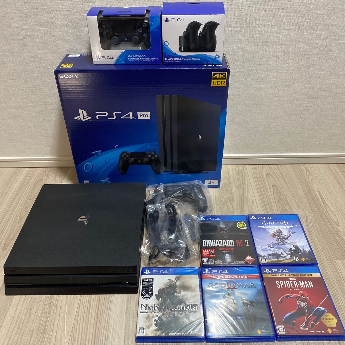 美品 PS4 Pro2TB ジェットブラック コントローラー 充電スタンド