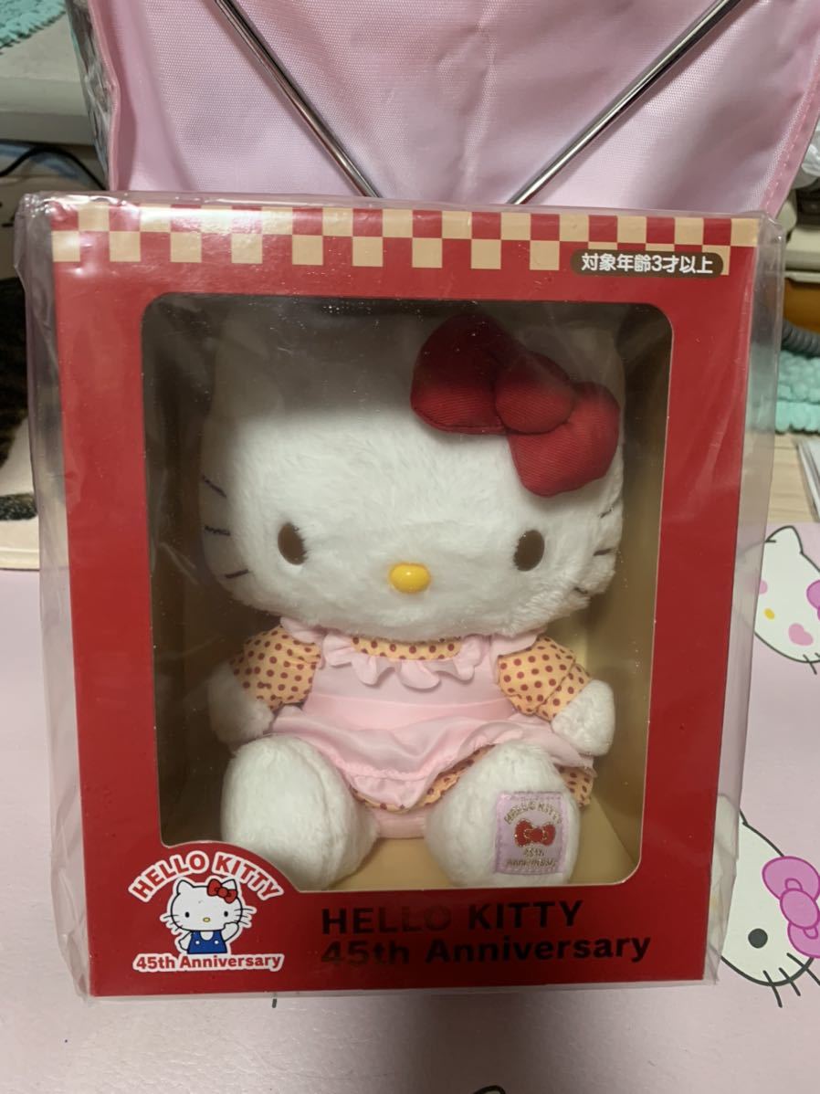 HELLO KITTY 45th Anniversary８０年代カントリーシリーズエプロンキティぬいぐるみ_画像1