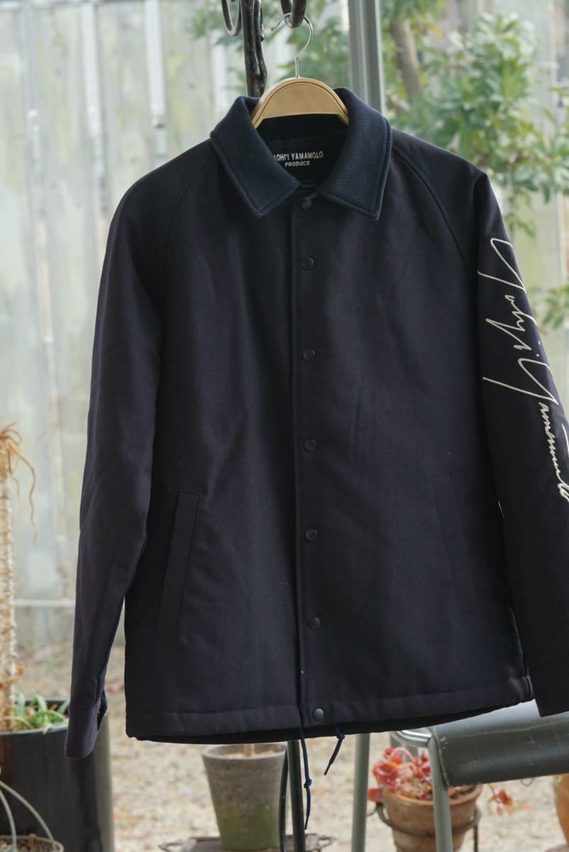 サイズ変更オプション 生駒里奈着 Yohji Yamamoto NEW ERA ロゴ コーチ