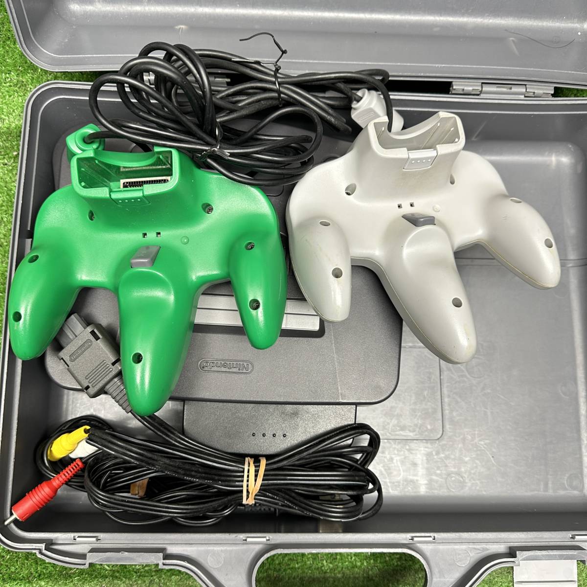 NINTENDO64 NUS-001(JPN) コントローラ x2個 ハードケース付き 動作品保証#GK1088の画像9