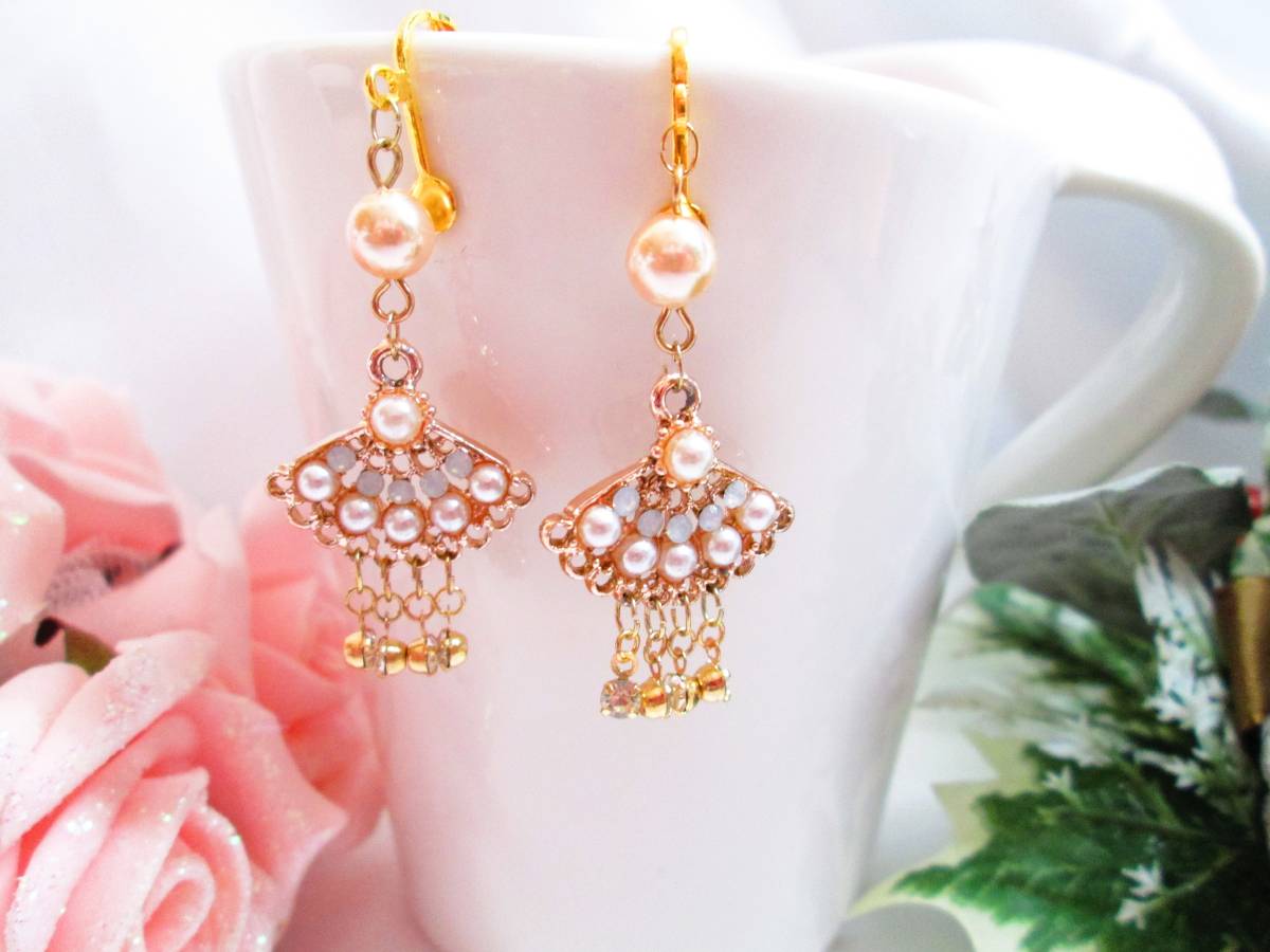 *. charm. gorgeous . hand made earrings * beige *.* pearl * Gold * crystal * gorgeous * on goods * party * wedding 