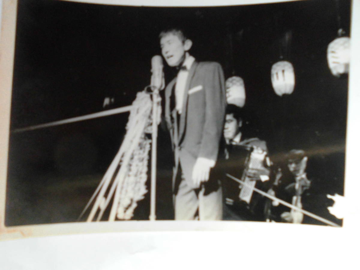 写真。佐川満男・1960年佐川ミツオの芸名で「デビューコンサート」日活ホールで開催　超稀少なモノクロ写真　速報・4月12日佐川さん死去_画像4