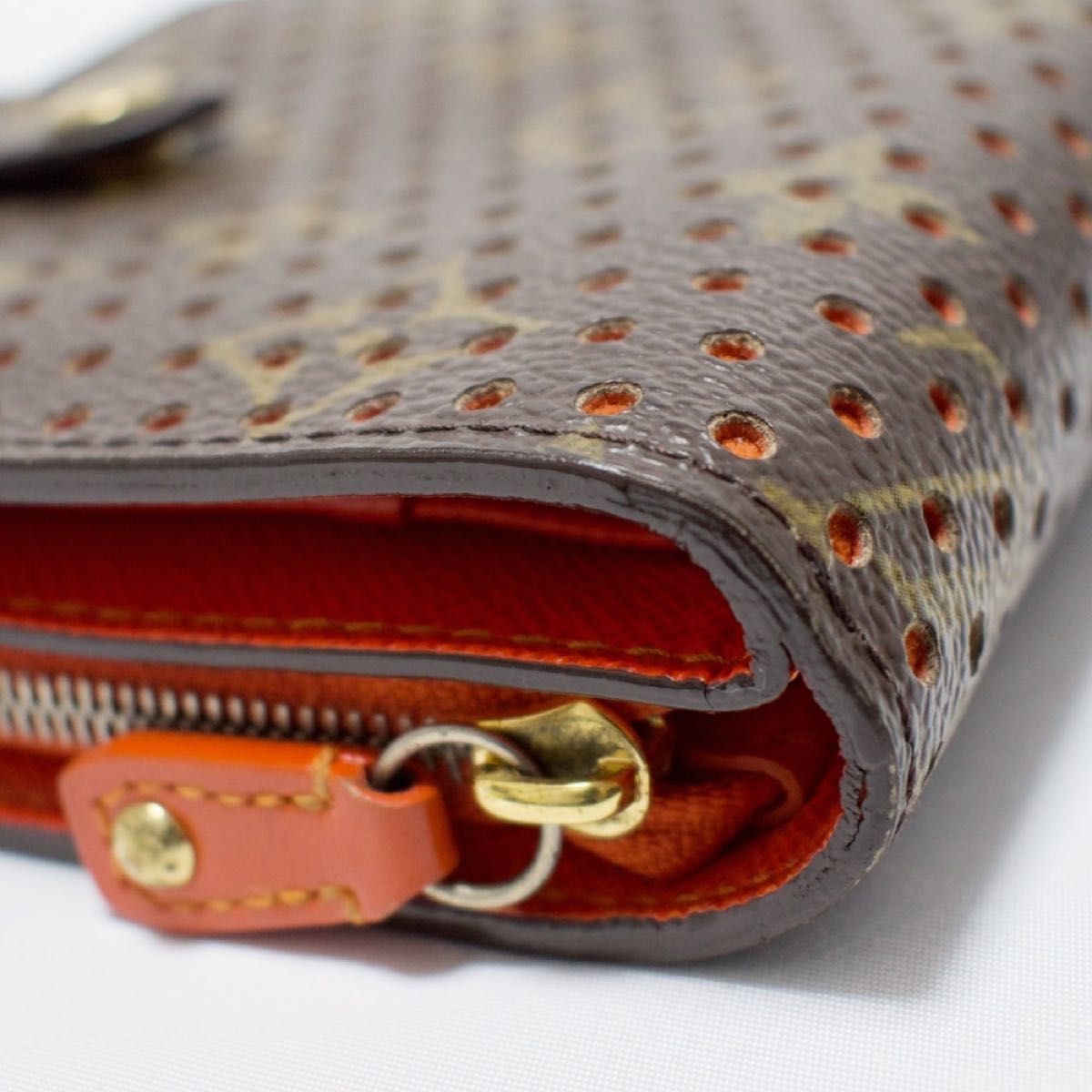 ルイヴィトン モノグラム　ペルフォ　コンパクトジップ　二つ折り財布　箱袋付き 値下げ ヴィトン コンパクト財布 モノグラム ペルフォ コンパクトジップ