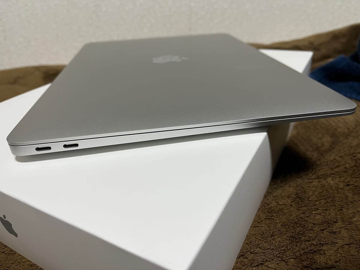 極美品】MacBook Air 13 3インチ 2020 M1チップ メモリ8GB SSD256GB