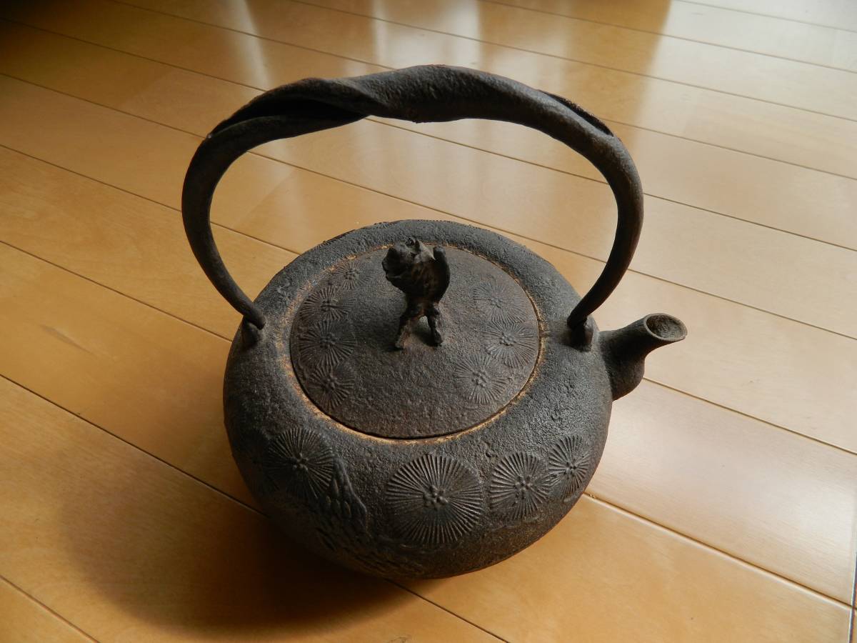 75年程前の 南部鉄器 鉄瓶 松 松ぼっくり 骨董品 アンティーク この