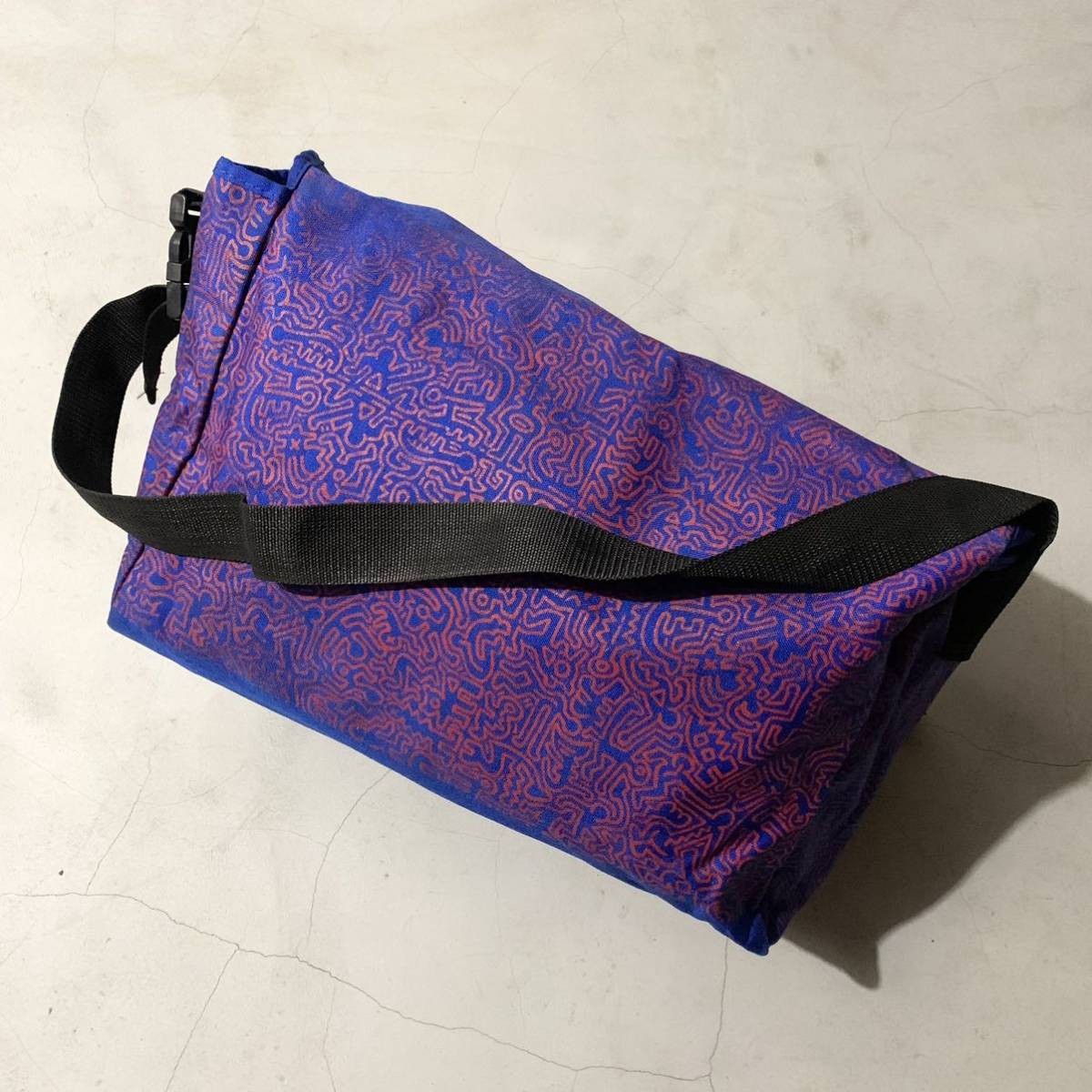 90s POP SHOP Keith Haring キースヘリング 特大 メッセンジャー バッグ 青×赤 ヴィンテージ 検 popshop USA製 アメリカ製 90s POP SHOP Keith Haring キースヘリング 特大 メッセンジャー バッグ 青×赤 ヴィンテージ 検 popshop USA製 アメリカ製