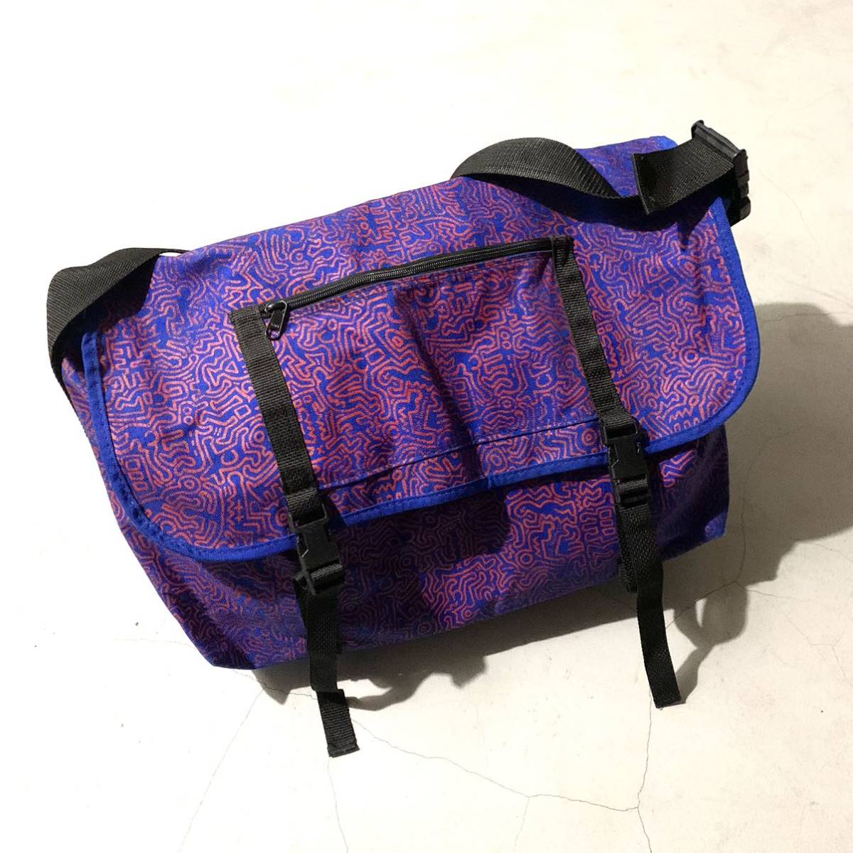 90s POP SHOP Keith Haring Keith he ring extra-large messenger bag blue × red Vintage inspection popshop USA made America made 