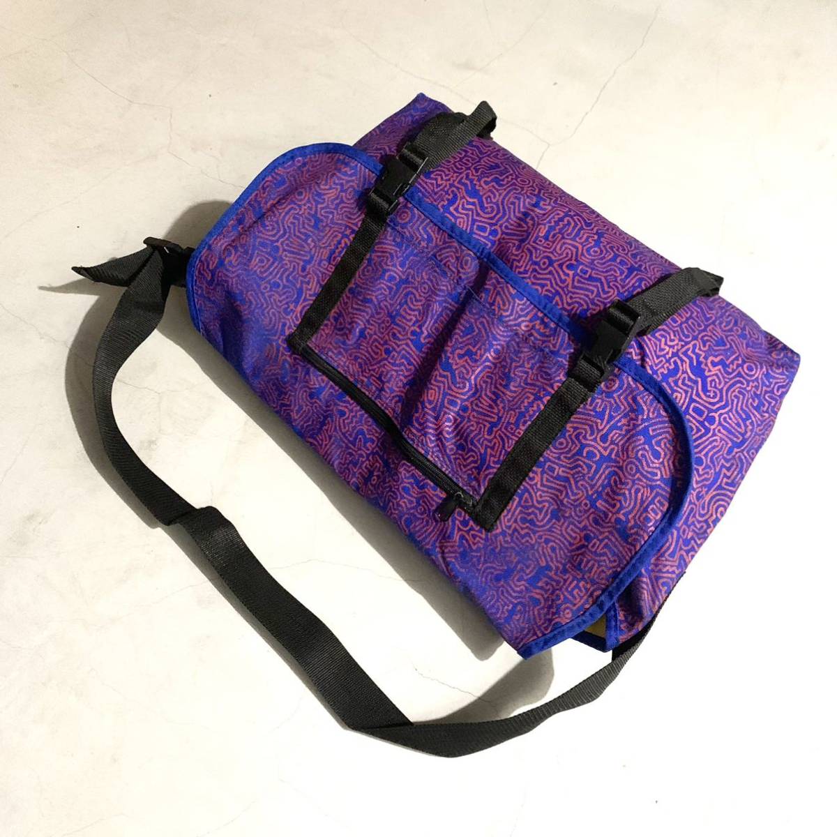 90s POP SHOP Keith Haring Keith he ring extra-large messenger bag blue × red Vintage inspection popshop USA made America made 