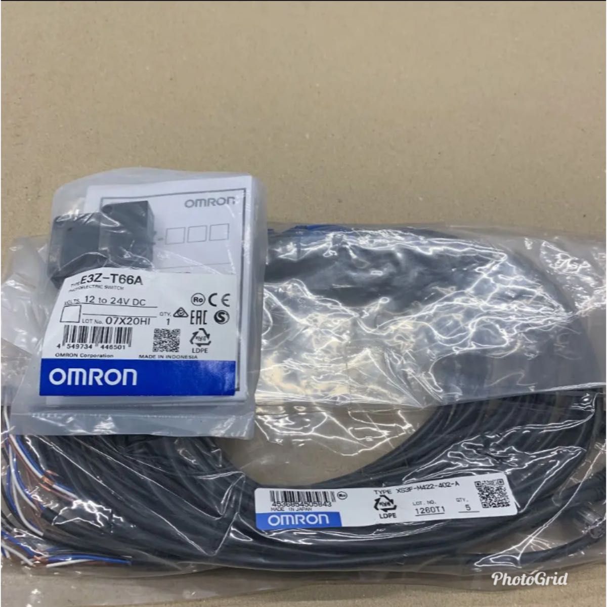 オムロン　アンプ内蔵型光電センサーE3Z-T66A ケーブル　XS3F-M422-402A 5セット